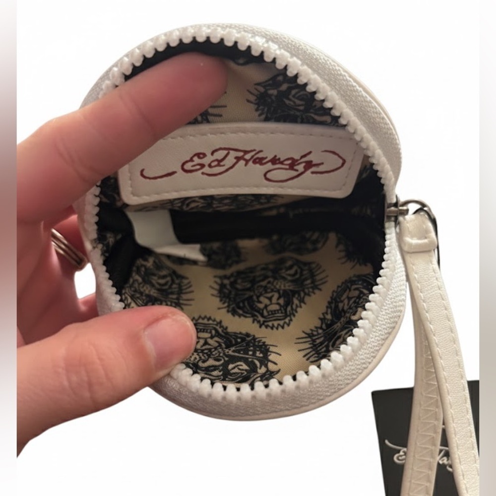 NIB Ed Hardy Tattoo Art Round Coin Purse Wristlet Gift Box - Picture 3 of 3